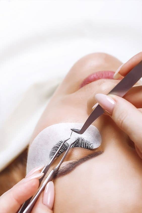 All you need to know before you get Eyelash Extensions